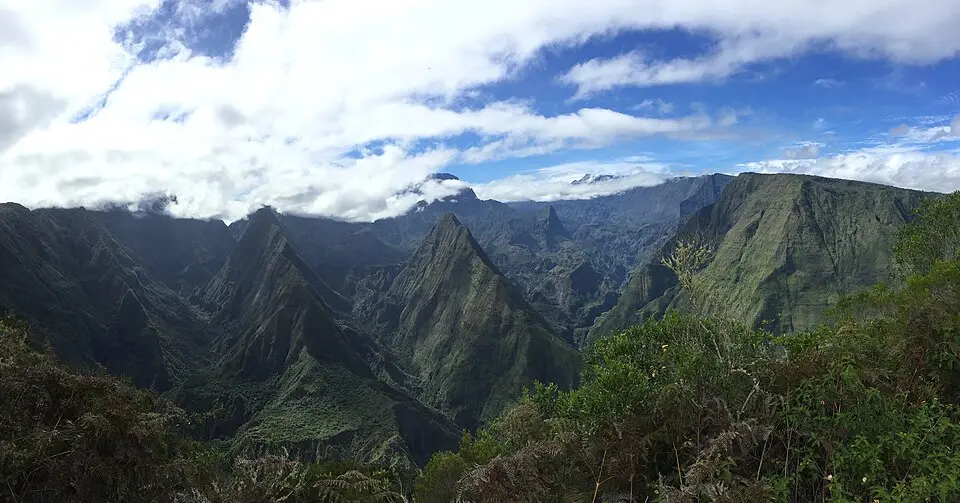ภูเขาและแอ่งมาฟาตบนเกาะเรอูนียง